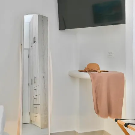 Serenite Santorini Getaway Offering 2 Bedrooms And Stunning Sea Views * Kamári