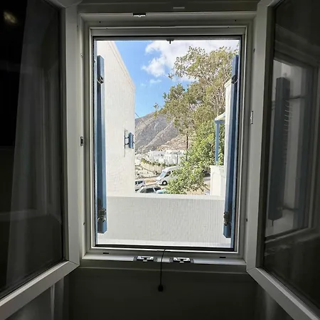 Serenite Santorini Getaway Offering 2 Bedrooms And Stunning Sea Views Kamári