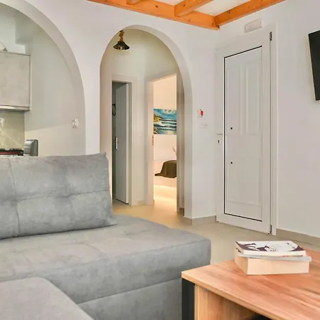 Serenite Santorini Getaway Offering 2 Bedrooms And Stunning Sea Views Kamári